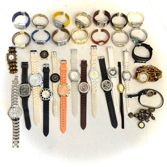 Lot Of 33 Ladies Wrist Watches Mixed Brands Repair &  Parts Not Working 3.6 lbs. - Picture 1 of 16